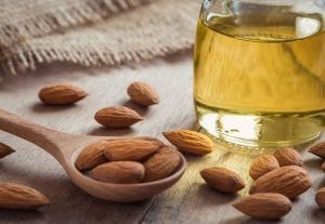 Aplicación de aceite de améndoa para agrandar o pene